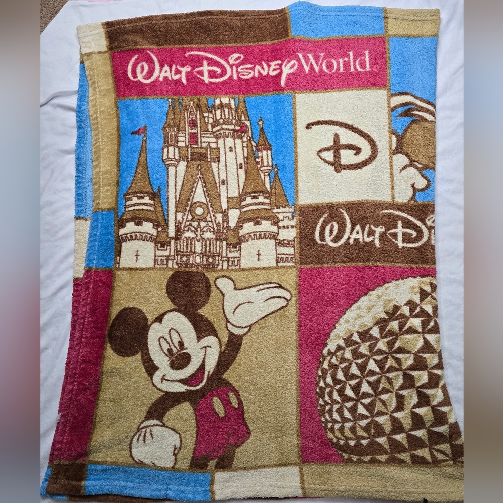 Walt Disney Theme Park Disneyland Mickey Mouse Red Blue Tan Fleece Throw Blanket